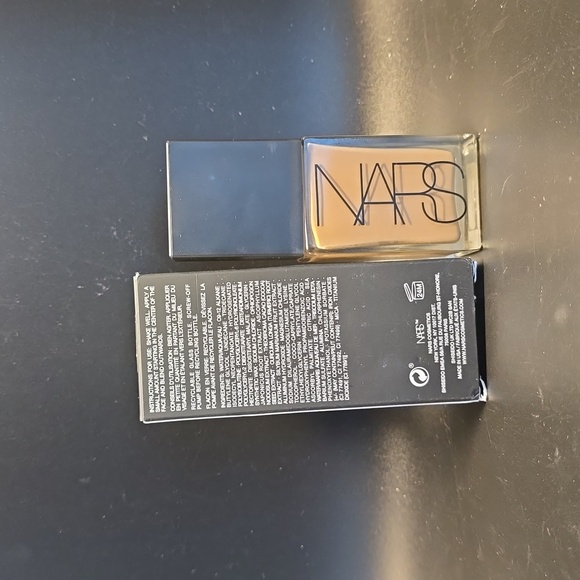 New! NARS Light Reflecting Foundation Medium 4 Barcelona 1oz** - Picture 3 of 4